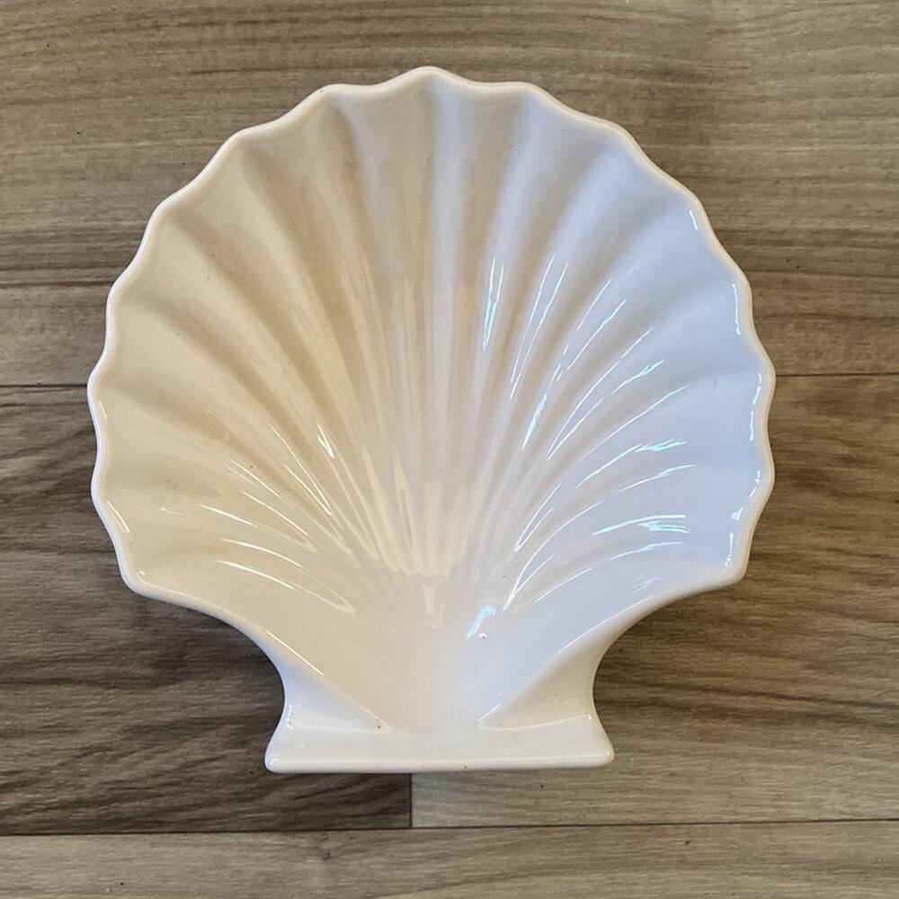 Action‎ White Glazed Ceramic Scallop Shell Shaped  Dish Japan PRISTINE CONDITION
